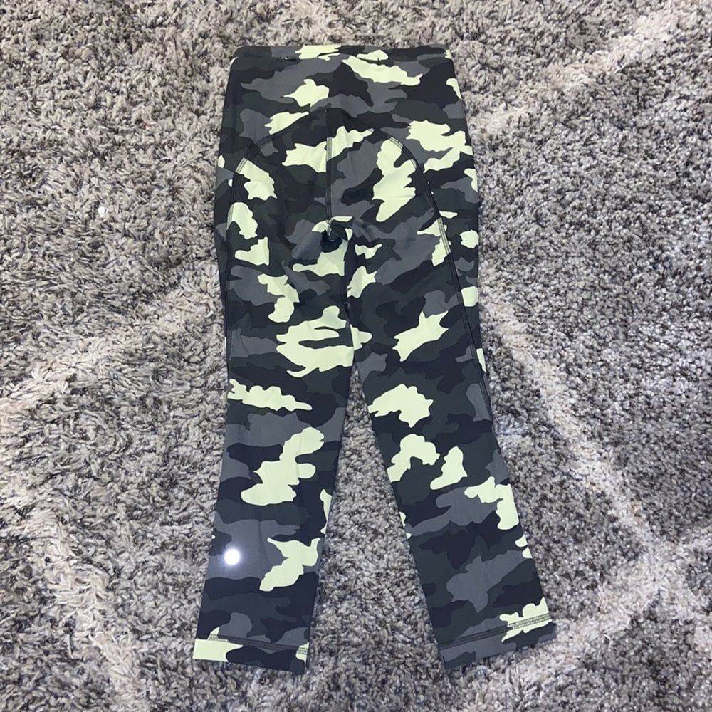 NEW Lululemon Swift Speed High Rise Crops Legging Size 2 - Picture 4 of 10